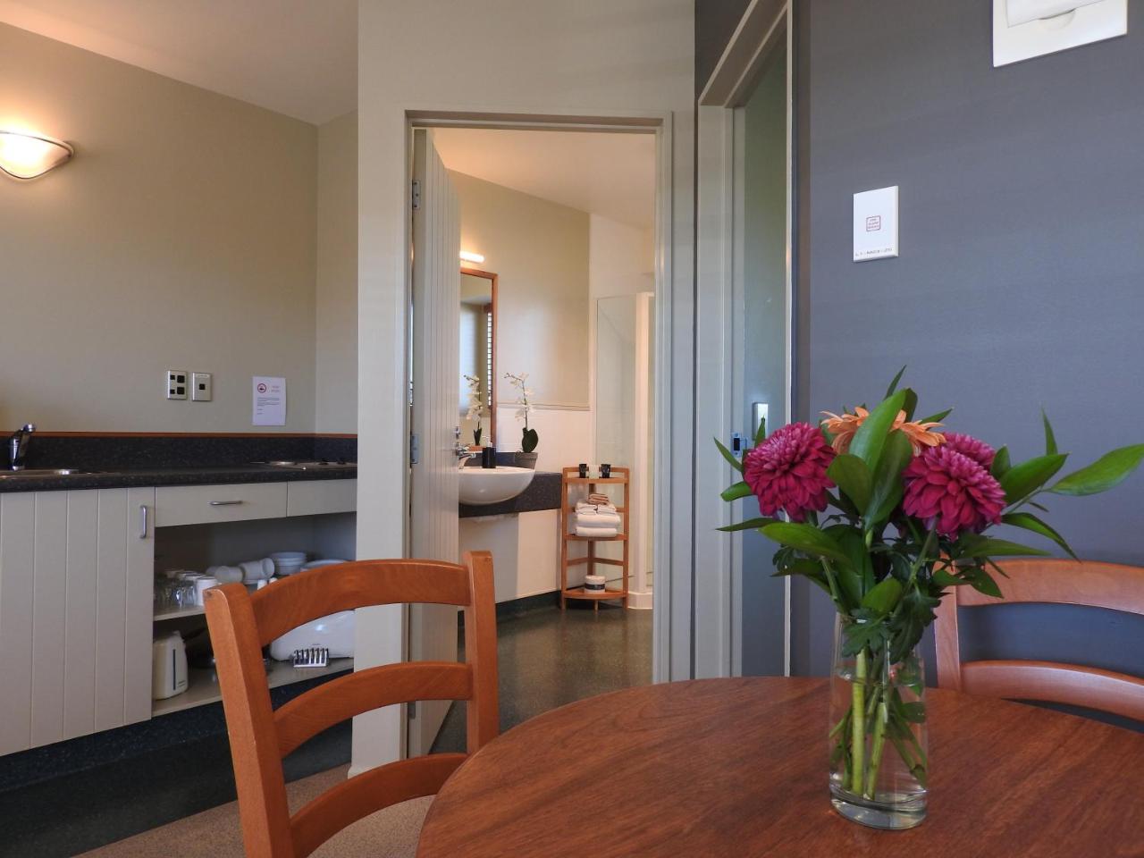 Wine Country Motel Havelock North Bagian luar foto
